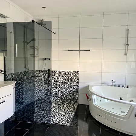 Apartment Modernes In Zentraler Lage Fuer Bis Zu 4 Personen *