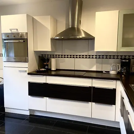 Modernes In Zentraler Lage Fuer Bis Zu 4 Personen Apartment *